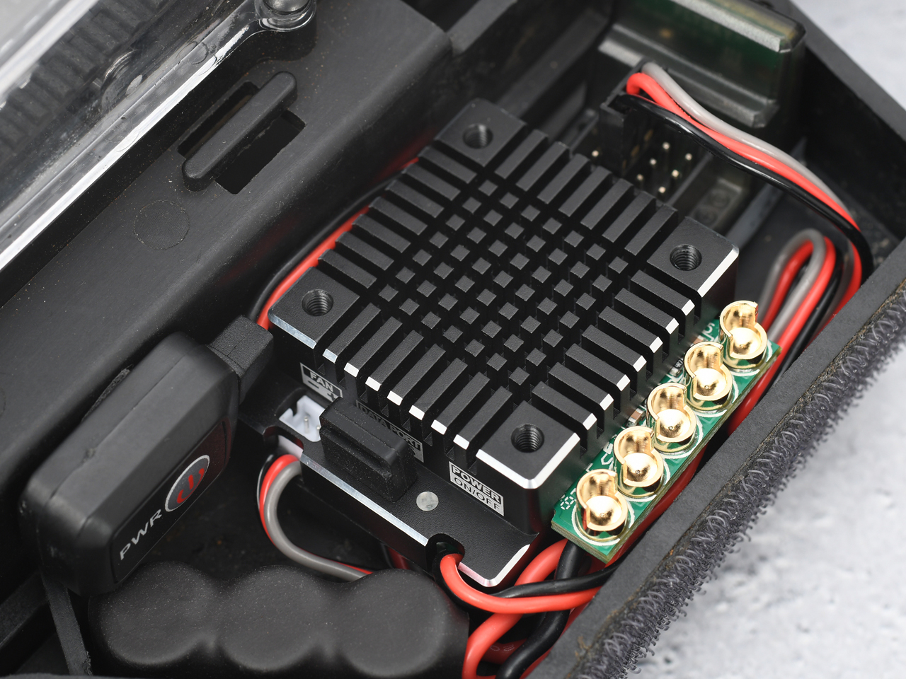 G-FORCE TS120 競技用 ESC 冷却ファン付き G-FORCE TS120 競技用 ESC 冷却ファン付き TS 120A ESCブラック